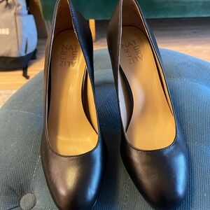 Naturalizer Black Pumps